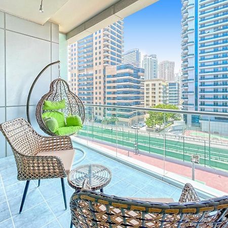 Bnbmehomes - Sit Back & Enjoy Seeing The Luxury Yachts Drive By - B67 Dubai Exteriör bild