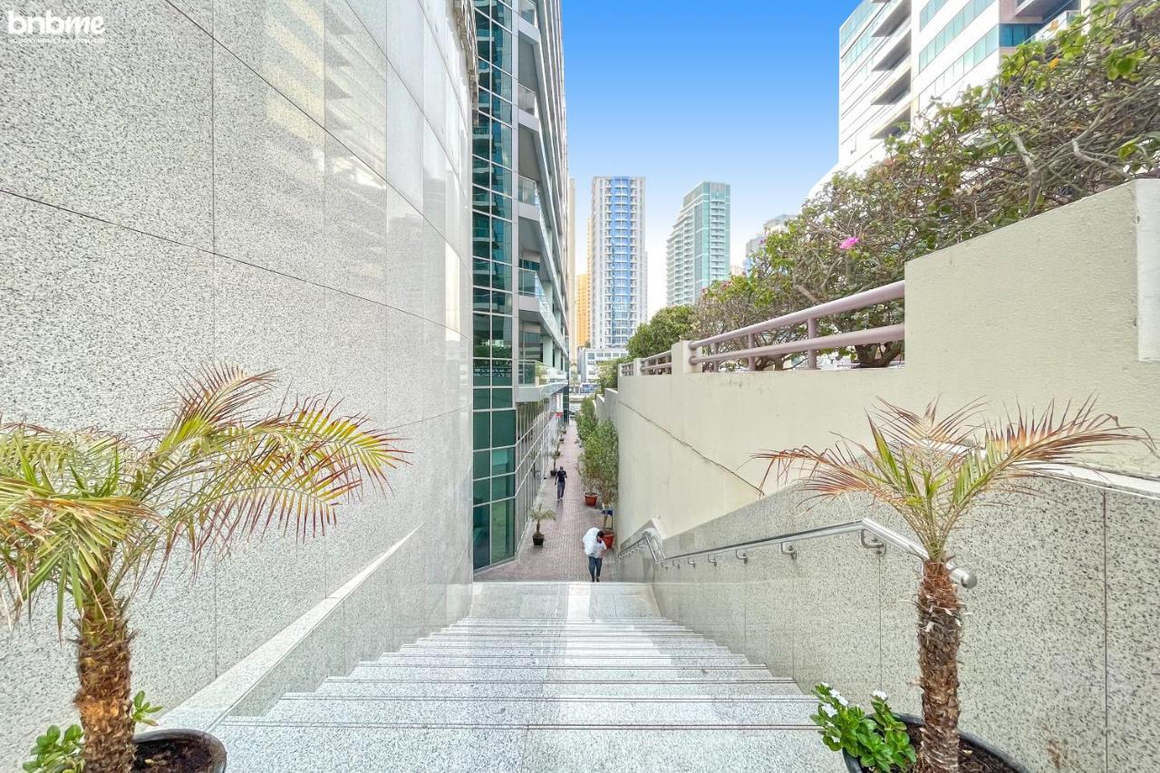 Bnbmehomes - Sit Back & Enjoy Seeing The Luxury Yachts Drive By - B67 Dubai Exteriör bild