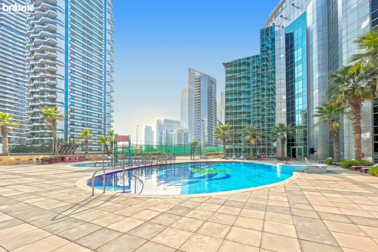 Bnbmehomes - Sit Back & Enjoy Seeing The Luxury Yachts Drive By - B67 Dubai Exteriör bild